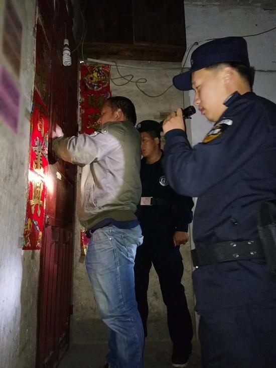 聊城粗心妈妈误将幼女锁家中 