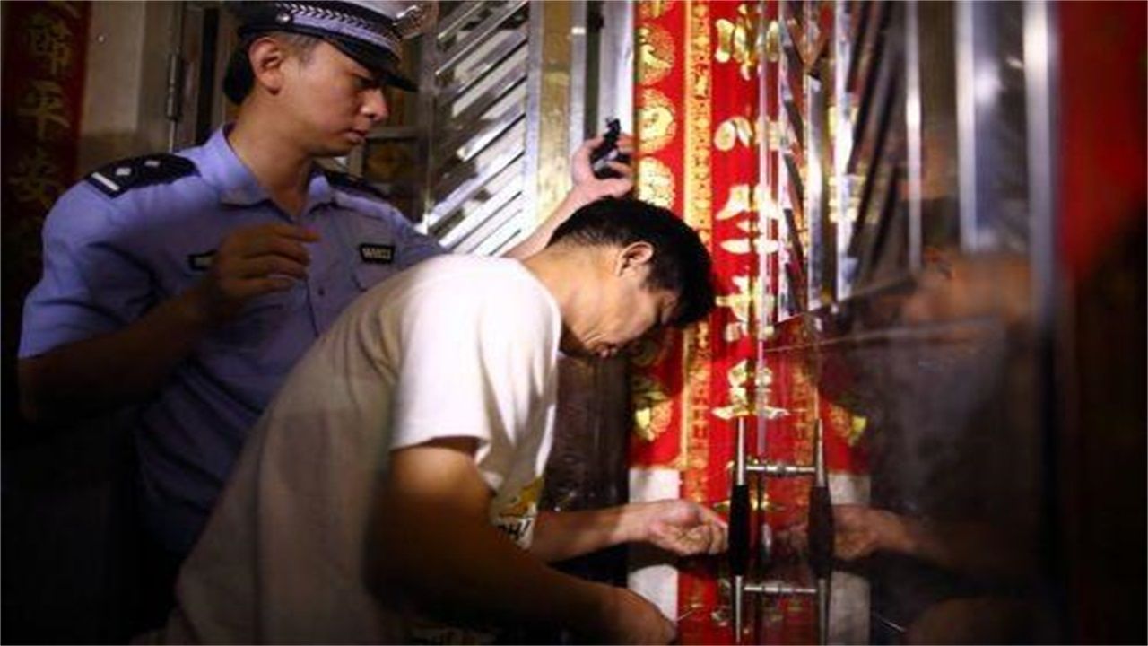 聊城请开锁师傅开了锁后，师傅